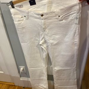 White NWT Gap jeans size 18r 34 length perfect for spring!!